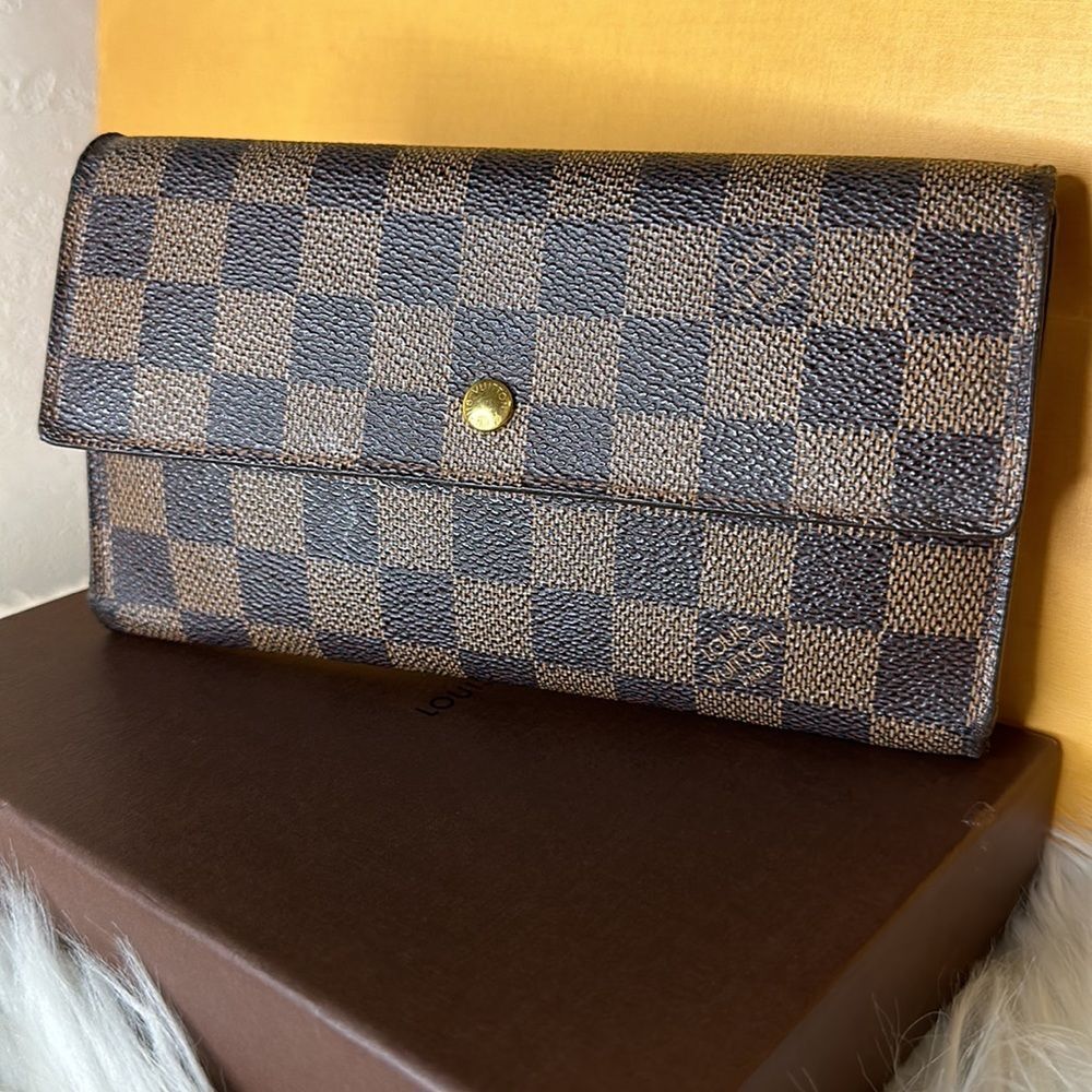 💯 Authentic Louis Vuitton DE Trifold Wallet 🍀 - Picture 3 of 14